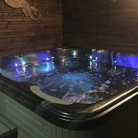 Dependance Cosy Climatisee Jacuzzi Diner Aux Chandelles Vauvert