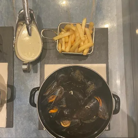 Dependance Cosy Climatisee Jacuzzi Diner Aux Chandelles Vauvert